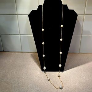 Necklace with faux pearls